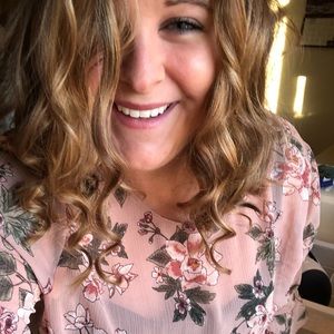 Meet your Posher, Adria